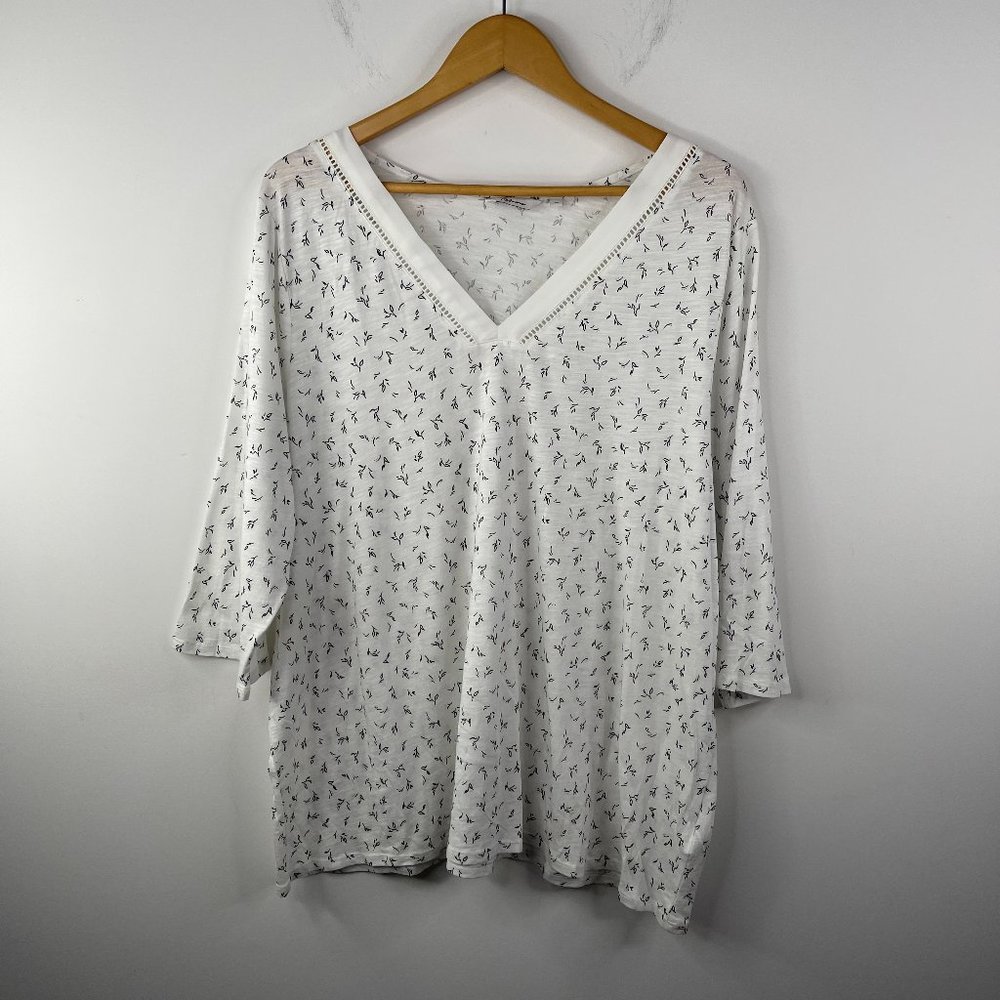 REITMANS Women White Pattern Leaves V Neck 3/4 Sleeve Top Plus Size 3X